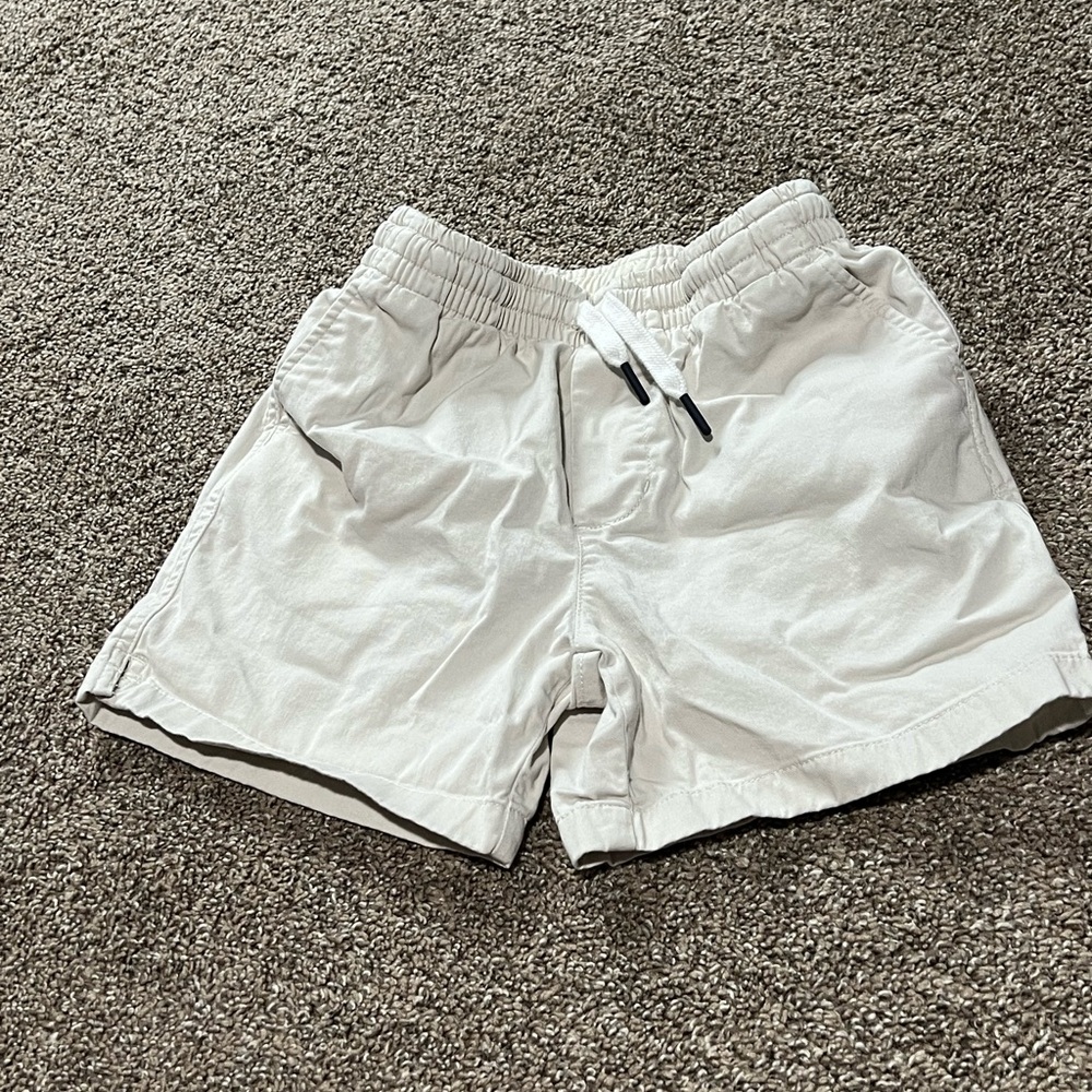 Vineyard Vines tan Shorts with Elastic Waistband